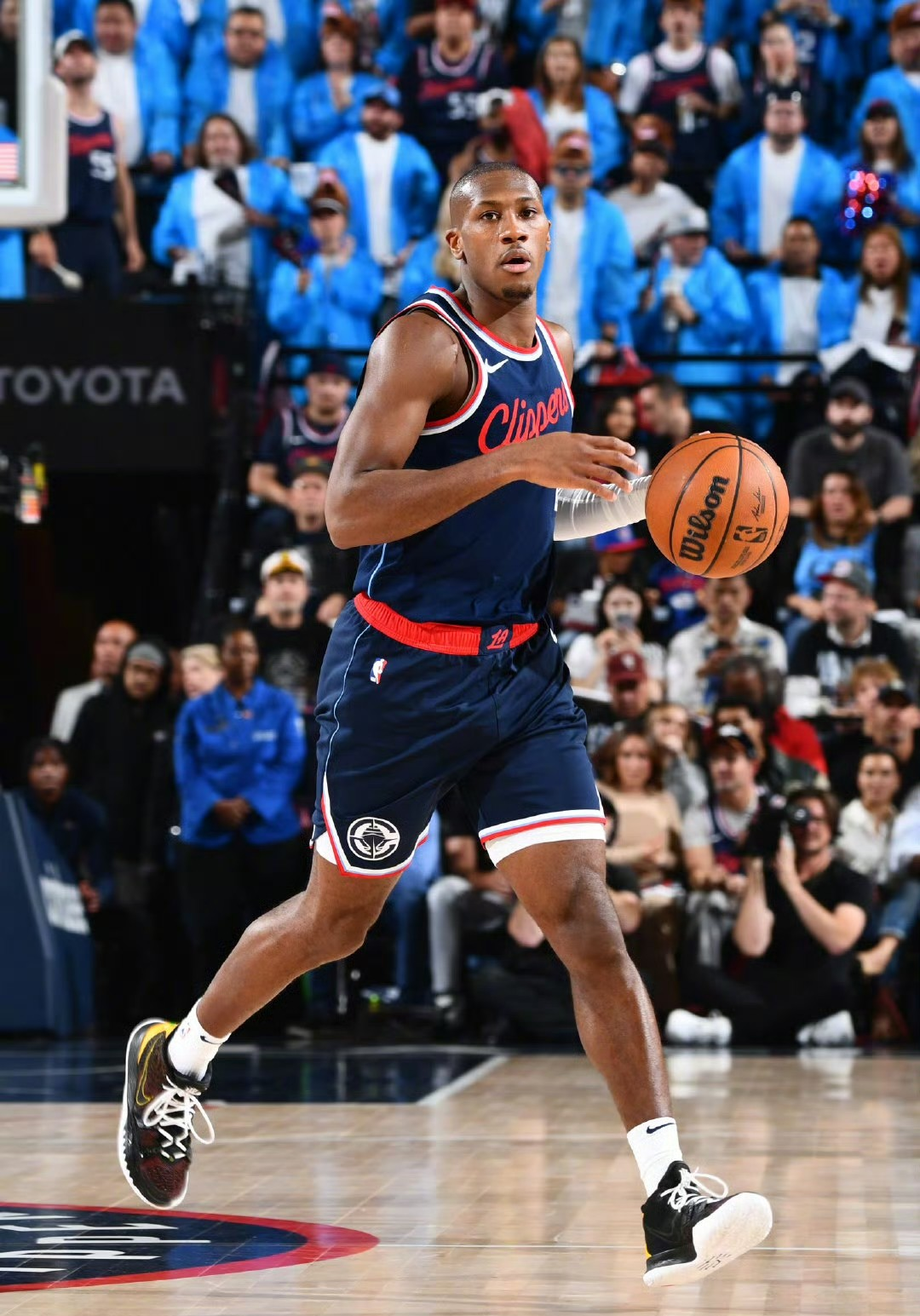 开云体育-包含蒂姆在快船比赛中重要助攻，出色发挥引发热议！再创辉煌时刻的词条