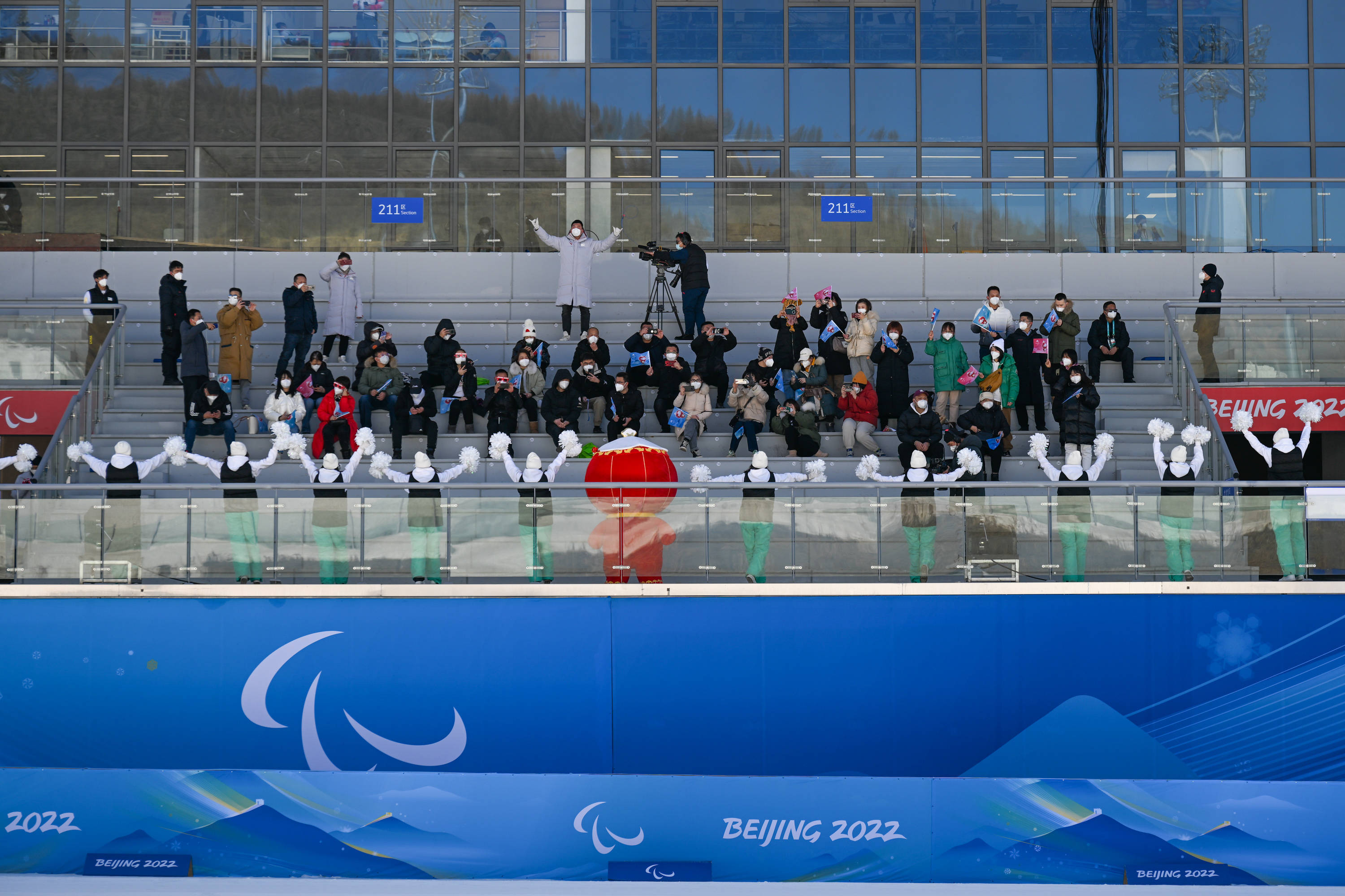 开云- 阿扎伦卡官方宣布领先优势明显新规，皇家马德里引发争议！赛场气氛高涨